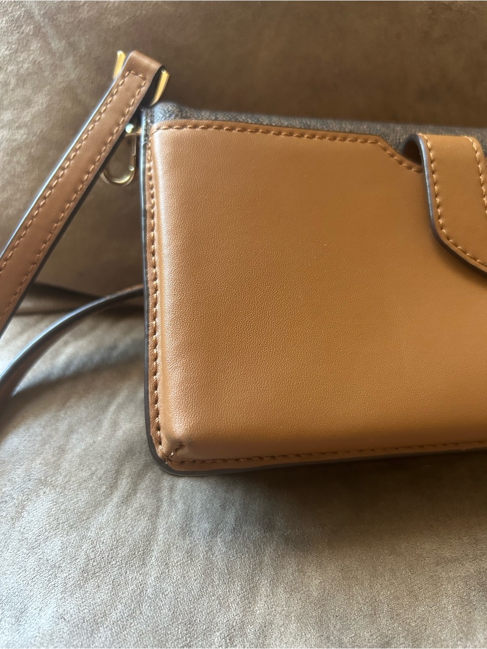 Michael Kors | Jet Set | Charm | Small Phone | Crossbody - Picture 12 of 16
